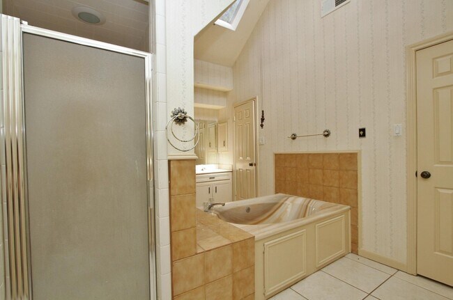 Building Photo - 3339 Three Pines Dr