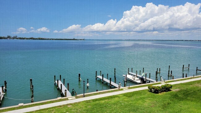 Building Photo - 771 John Ringling Blvd