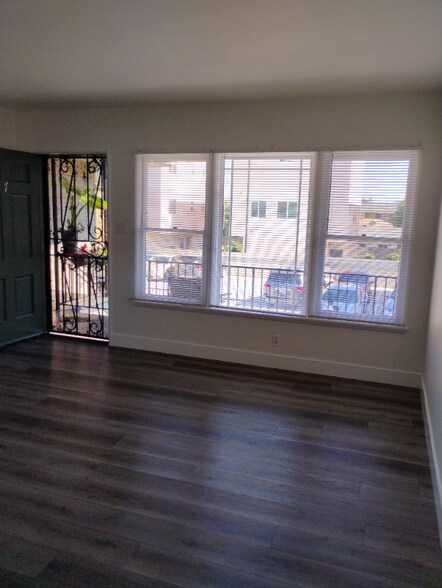 Building Photo - 6510 Brynhurst Ave