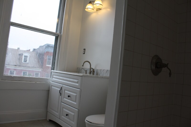Building Photo - 818 Hollins St