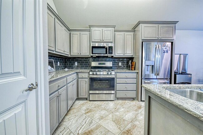 Building Photo - 2204 Alameda Park Dr