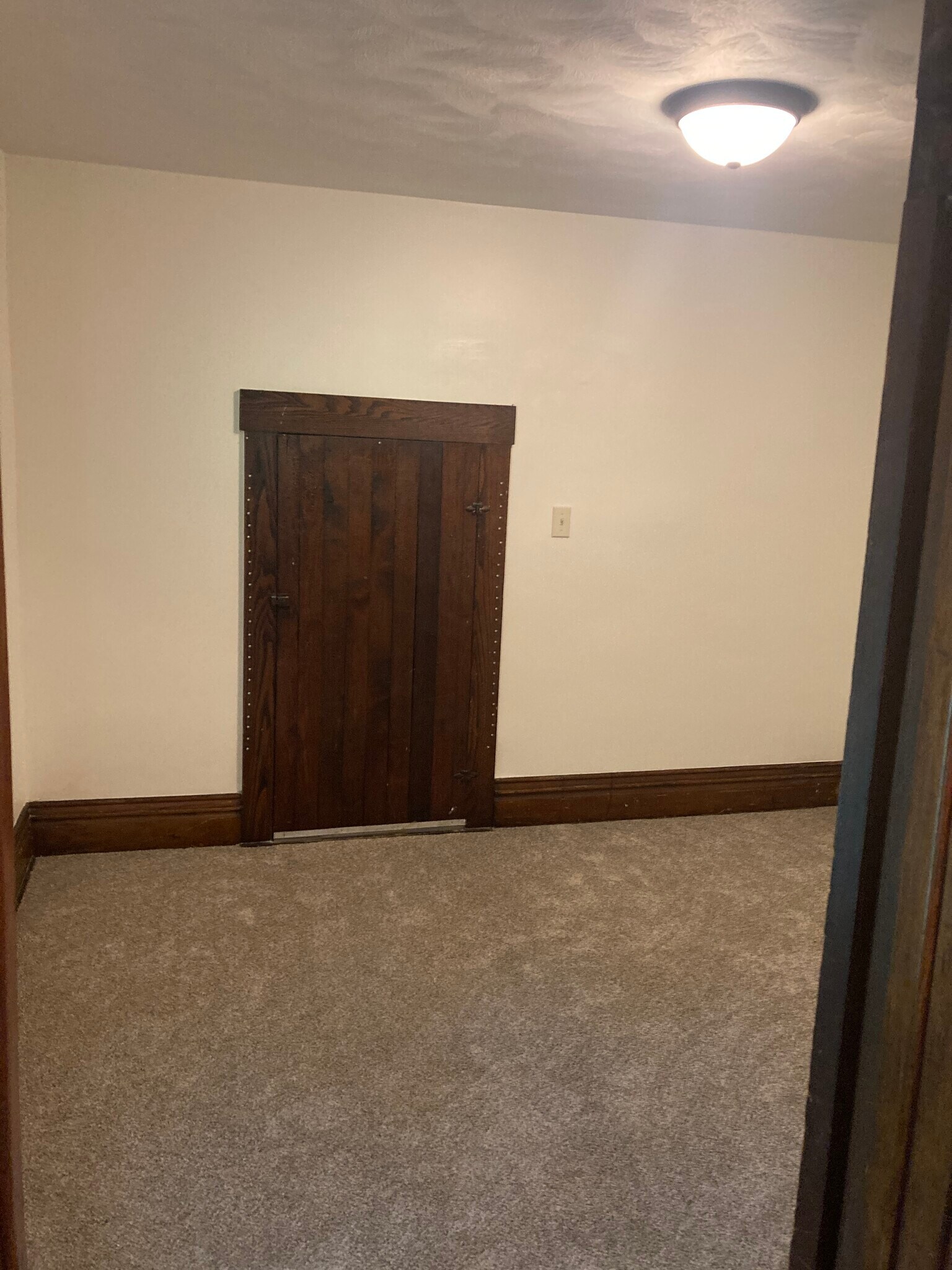Building Photo - 9816 Bateman Avenue