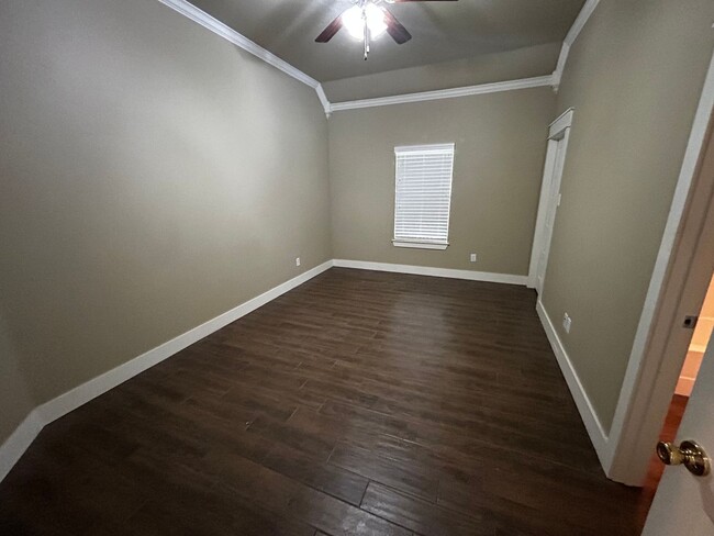 Building Photo - Beautiful three bedroom three-bathroom Napa home