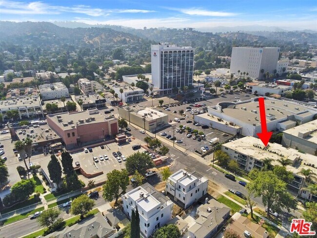 Building Photo - 4501 Cedros Ave