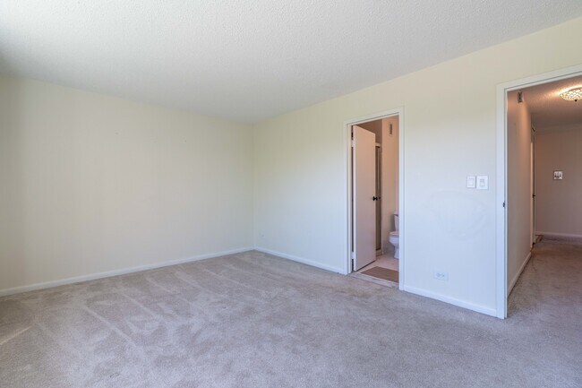 Building Photo - 2211 S Highland Ave