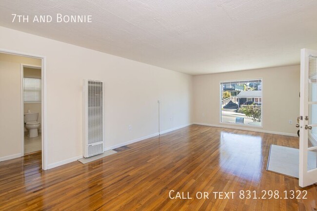 Building Photo - Charming 2 Bed, 1 Bath Home – Prime Coasta...