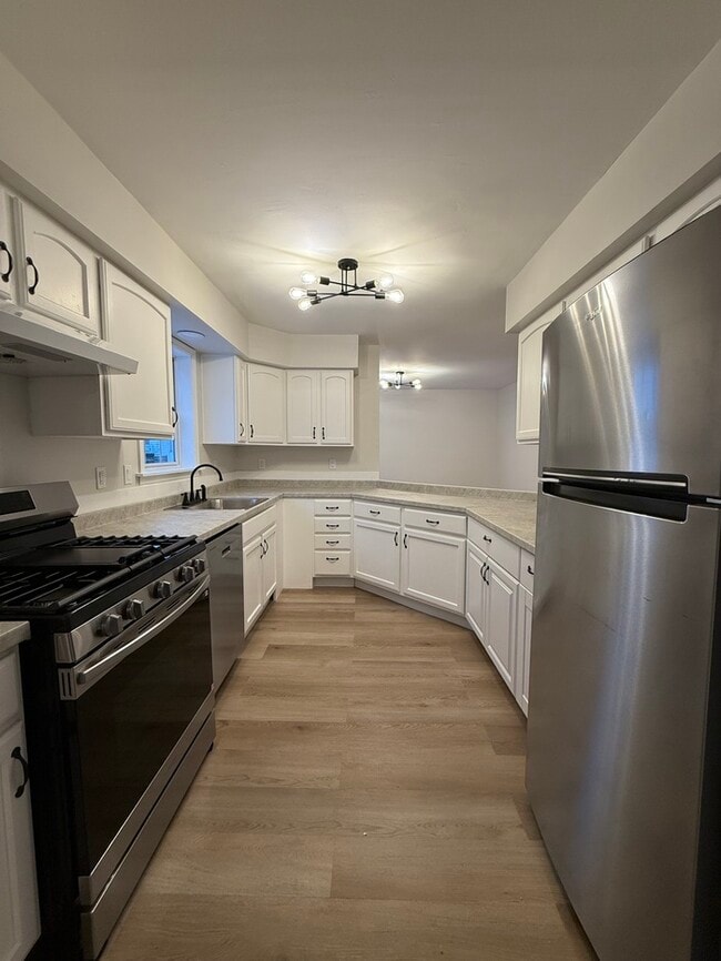 Building Photo - 328 Myrtle Ave