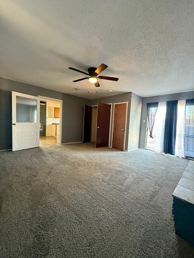 Building Photo - Well Maintained 3bd/2ba Home With Large Bonus Room