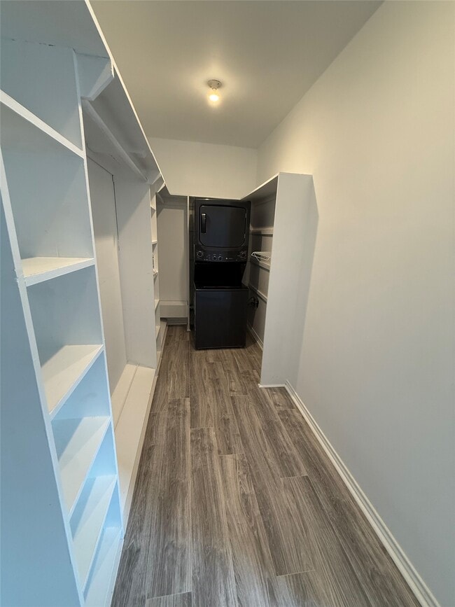 Building Photo - 618 E 16th St