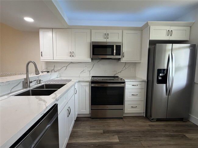 Building Photo - 1705 Whitehall Dr