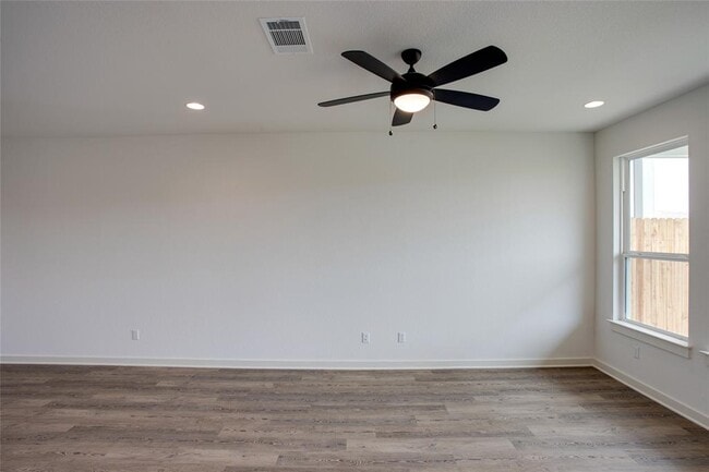 Building Photo - 5160 N A.W. Grimes Blvd