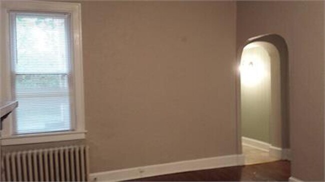 Building Photo - Beautiful Townhome on Quiet Street in the ...