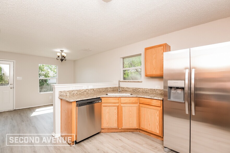 Building Photo - 4845 Waterford Dr