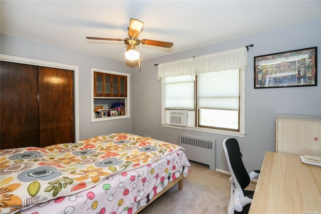 Building Photo - 98 Bayberry Ave