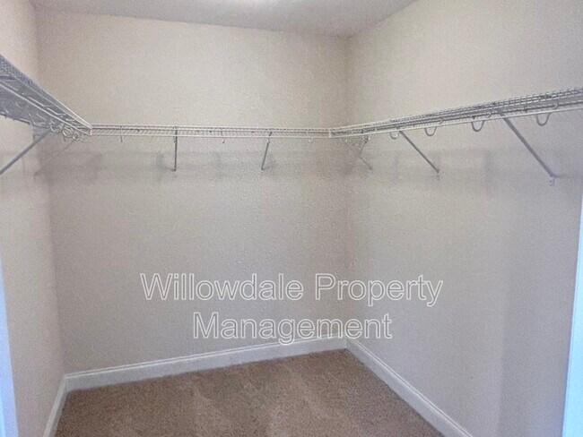 Building Photo - 136 Spring Pine Ln