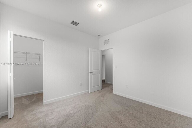 Building Photo - 2700 SE 23rd Ave