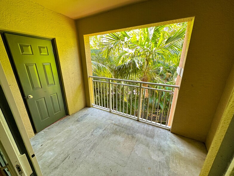 Building Photo - 6530 Emerald Dunes Dr