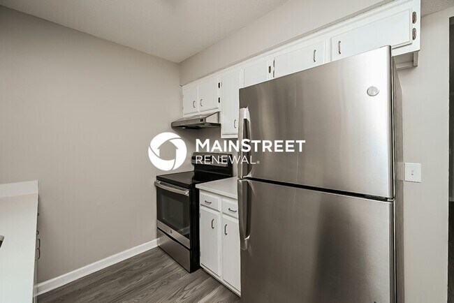 Building Photo - 3 Bedroom Pet-Friendly Home in Nashville, TN with Main Street Renewal