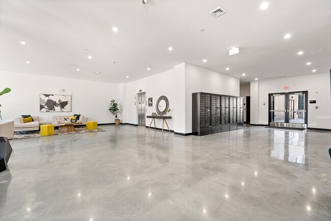 Building Photo - 600 Broadway