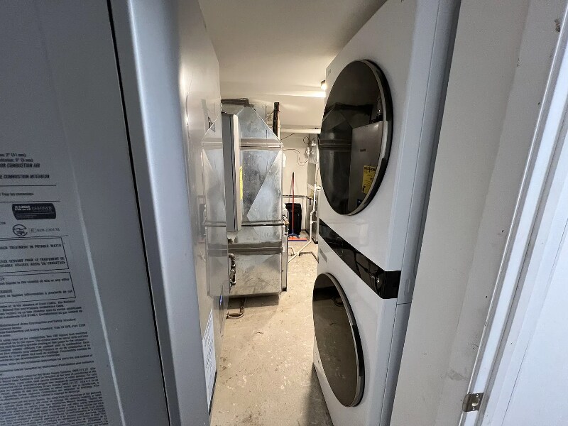 Building Photo - 3422 W Schubert Ave