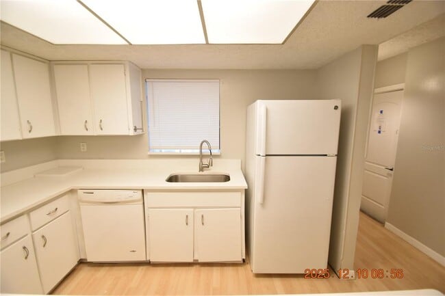 Building Photo - 5824 Grey St