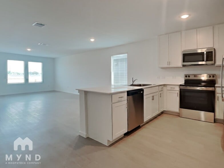 Building Photo - 316 Pacific Waters