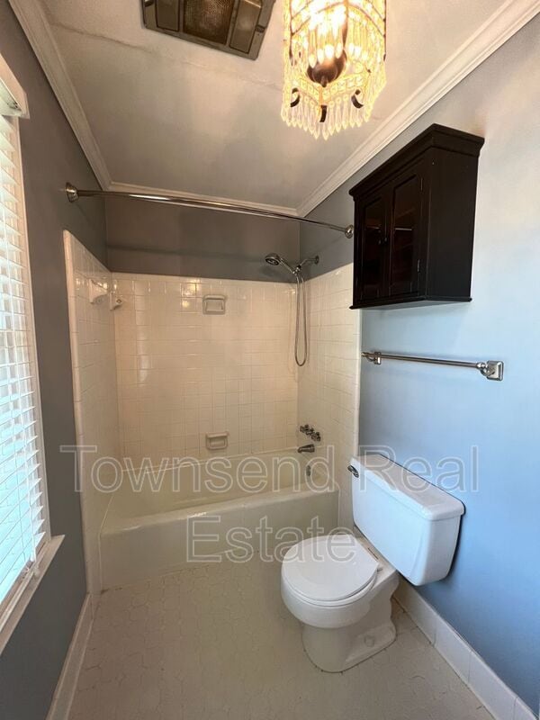 Building Photo - 2814 Mirror Lake Dr
