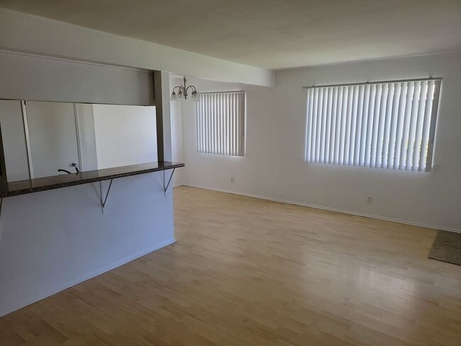 Building Photo - Nicely Upgraded 2 bedroom Townhouse