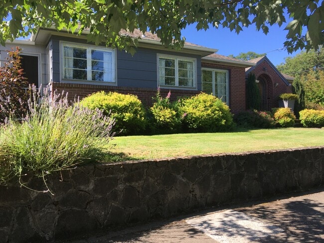 Curb view - 2910 NE Mason