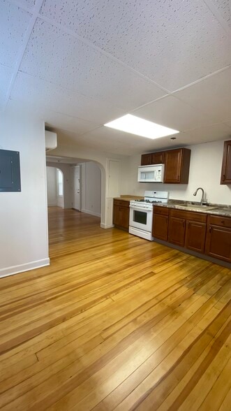 Kitchen - 444 Central Ave