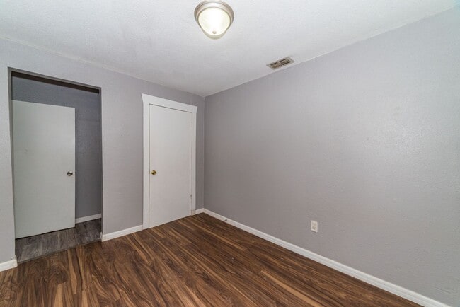 Building Photo - 3-BEDROOM GOVERNMENT HILL DUPLEX