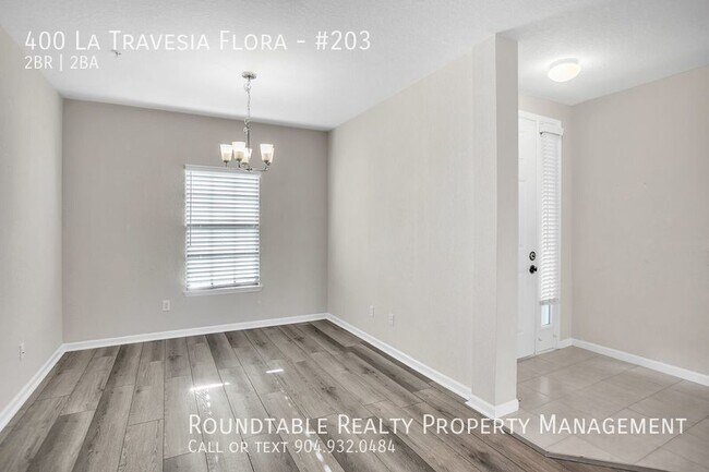 Building Photo - 400 La Travesia Flora