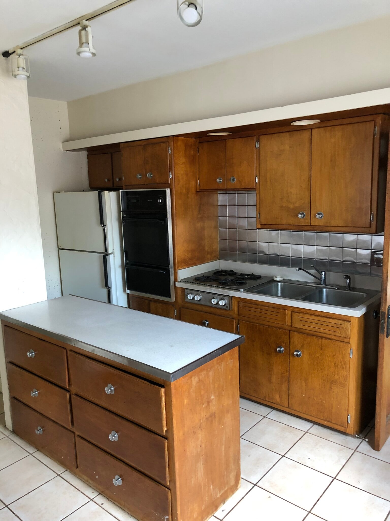 Galley kitchen with eat in breakfast nook - 2346 122nd St