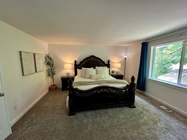 Building Photo - Charming 6 beds 2.5 bath house in Bothell!