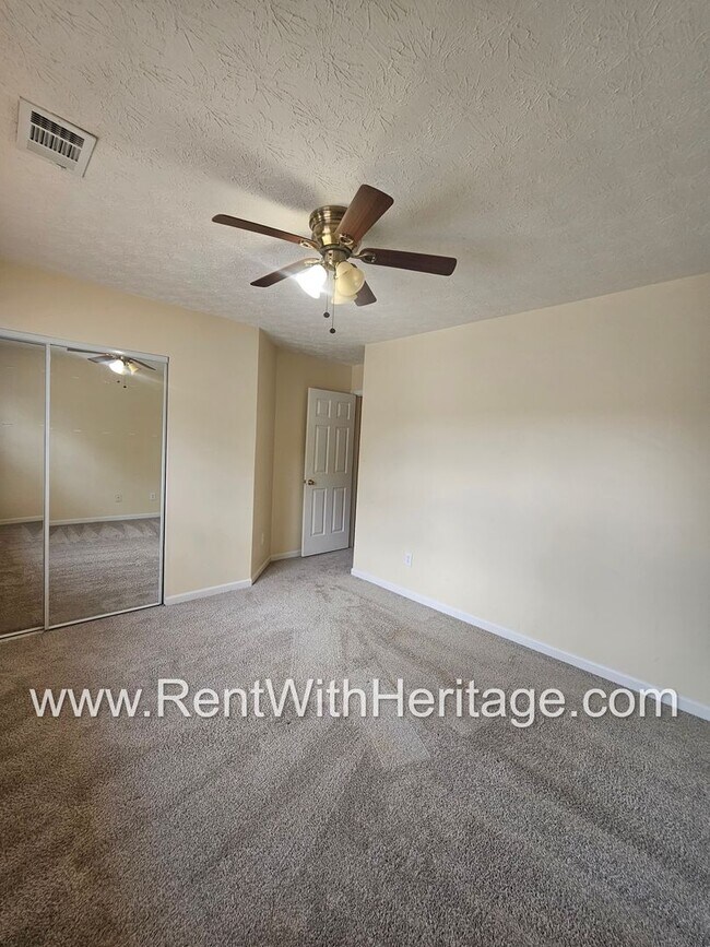 Building Photo - Gorgeous 5 bedroom, 2.5 bath / Attention t...