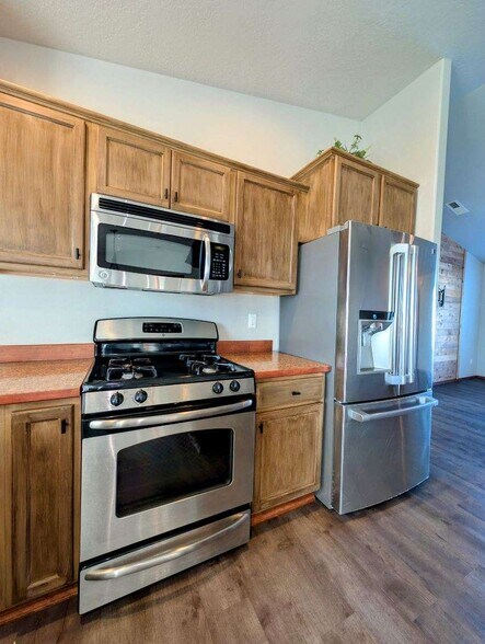 Building Photo - 4610 Seville Dr
