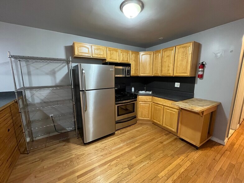 Building Photo - 4900 Walton Ave
