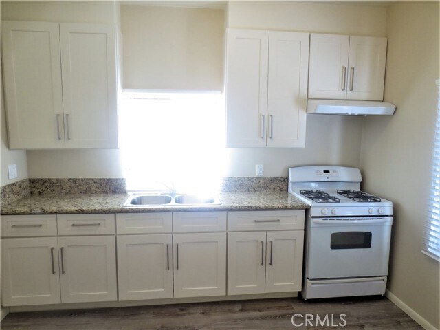 Building Photo - 112 W Adele St