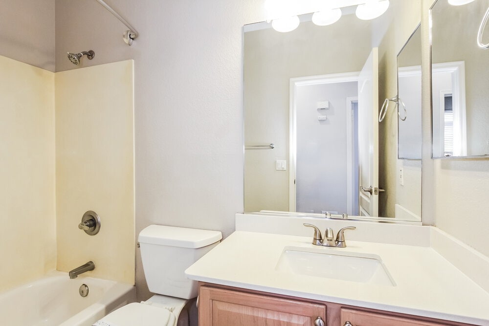 Building Photo - 6601 W Lawrence Ln