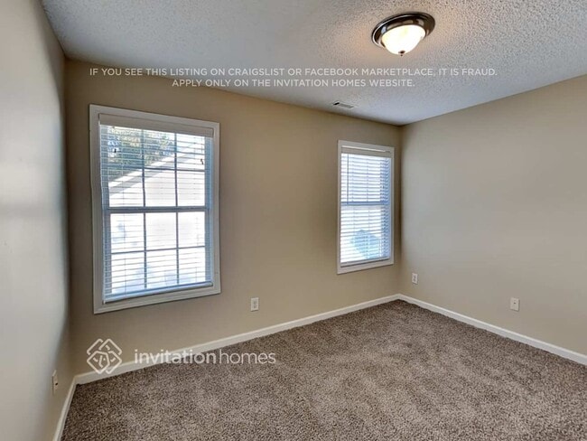 Building Photo - 10 Camden Cir