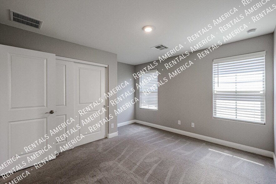 Building Photo - 263 N 69th Pl