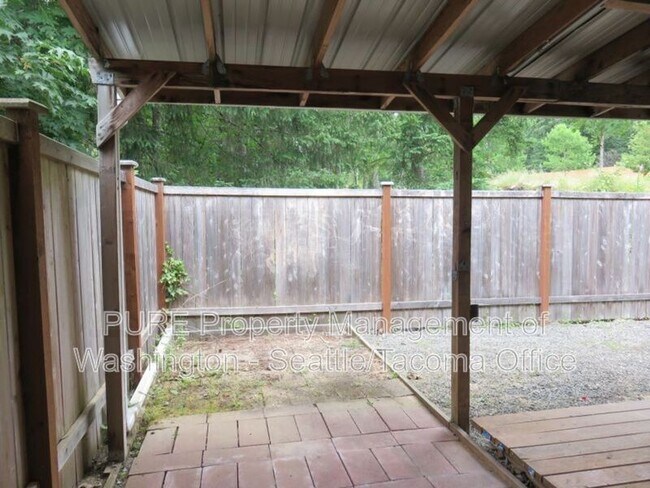 Building Photo - 511 Malibu Dr SE