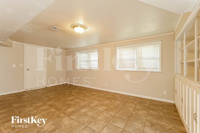 Building Photo - 4411 NE 49th Terrace