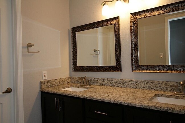 Building Photo - 77 N Deerfoot Cir