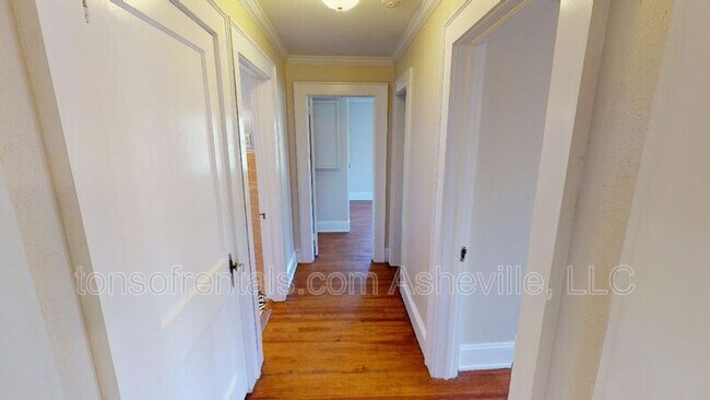 Building Photo - 3 Gables Pl