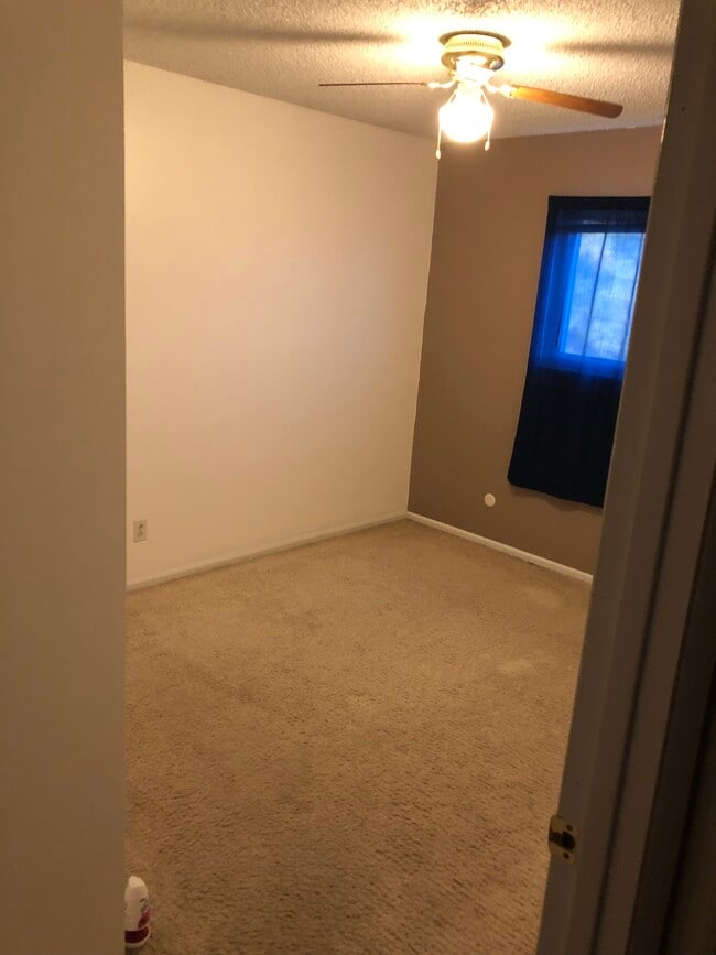 Building Photo - 21 N Briarwood Pl