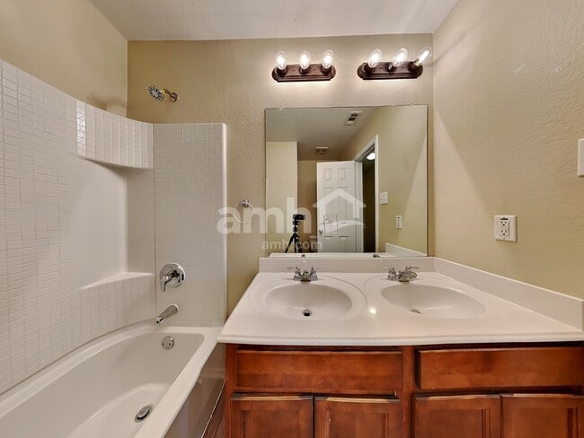 Building Photo - 805 Windflower Dr