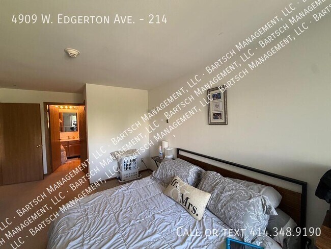 Building Photo - 4909 W Edgerton Ave