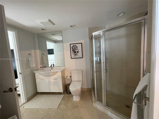 Building Photo - 475 Brickell Ave
