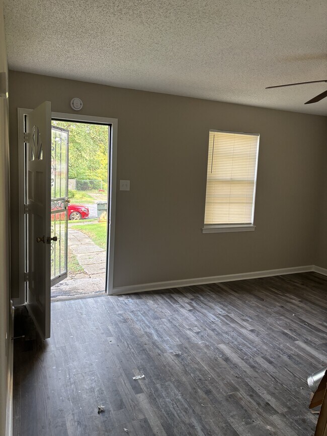 Building Photo - 4483 Suncrest Dr